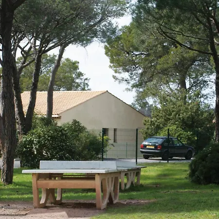 Aparthotel Lagrange Le Domaine Des Grands Pins Saint-Raphael (Var)